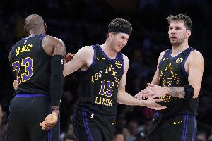 詹姆斯比赛直播_湖人最新动态_NBA东契奇交易传闻