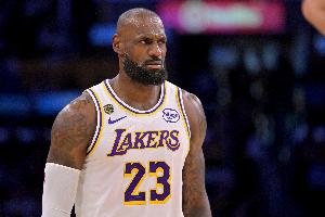詹姆斯比赛直播_湖人最新动态_NBA篮球新闻