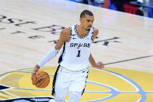文班亚马比赛直播_文班亚马最新动态_NBA球星十亿合同预测