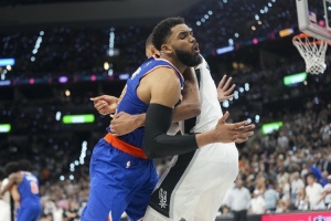 文班亚马比赛直播_唐斯vs文班亚马表现对比_nba最新动态