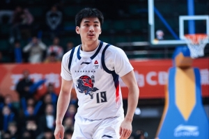 山东男篮最新动态_于德豪孙桐林米艾力郑晓垚离队_cba山东夏训开启