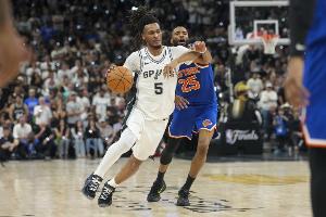 马刺vs对手_NBA篮球直播_年轻活力优势发挥