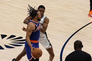 尼克斯vs步行者_布伦森比赛直播_麦迪逊广场花园NBA季后赛高清观看